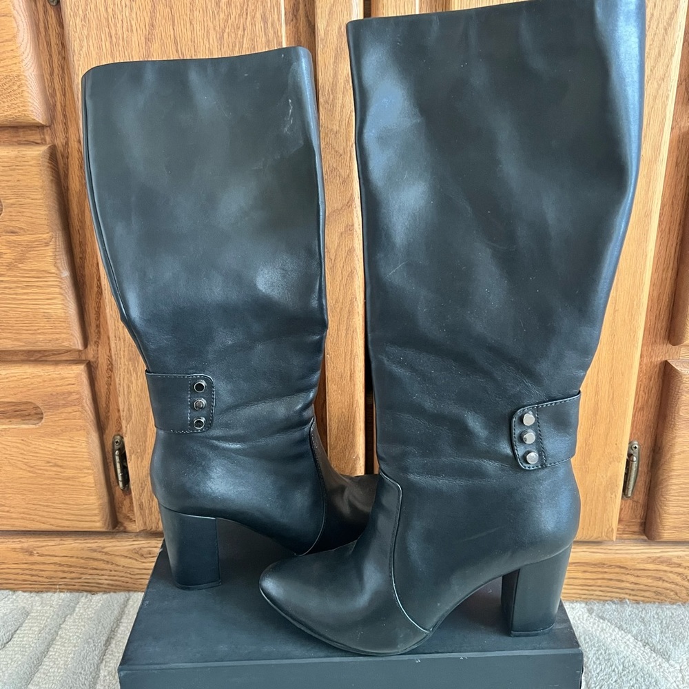 8.5 Anne Klein